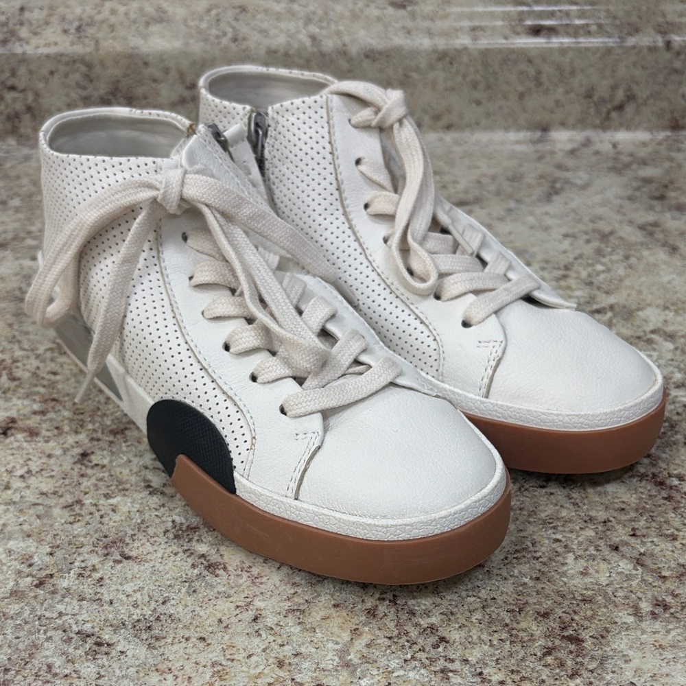 Dolce Vita women’s size 6 Casual Leather Sneakers in Cream with Gum Sole
